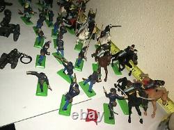 LOT 30 BRITAINS DEETAIL CIVIL WAR Union Confederate SOLDIERS 1971 Cavalry Horses
